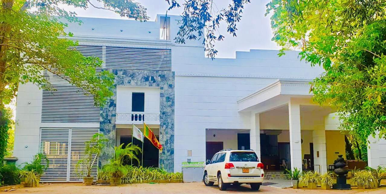 Hotel Eden Garden Σιγκιρίγια Εξωτερικό φωτογραφία