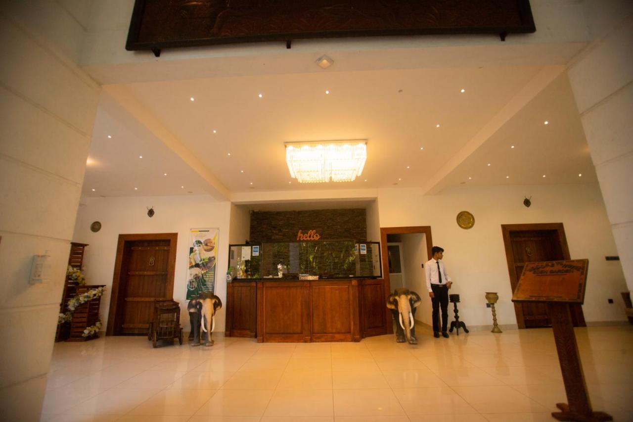 Hotel Eden Garden Σιγκιρίγια Εξωτερικό φωτογραφία