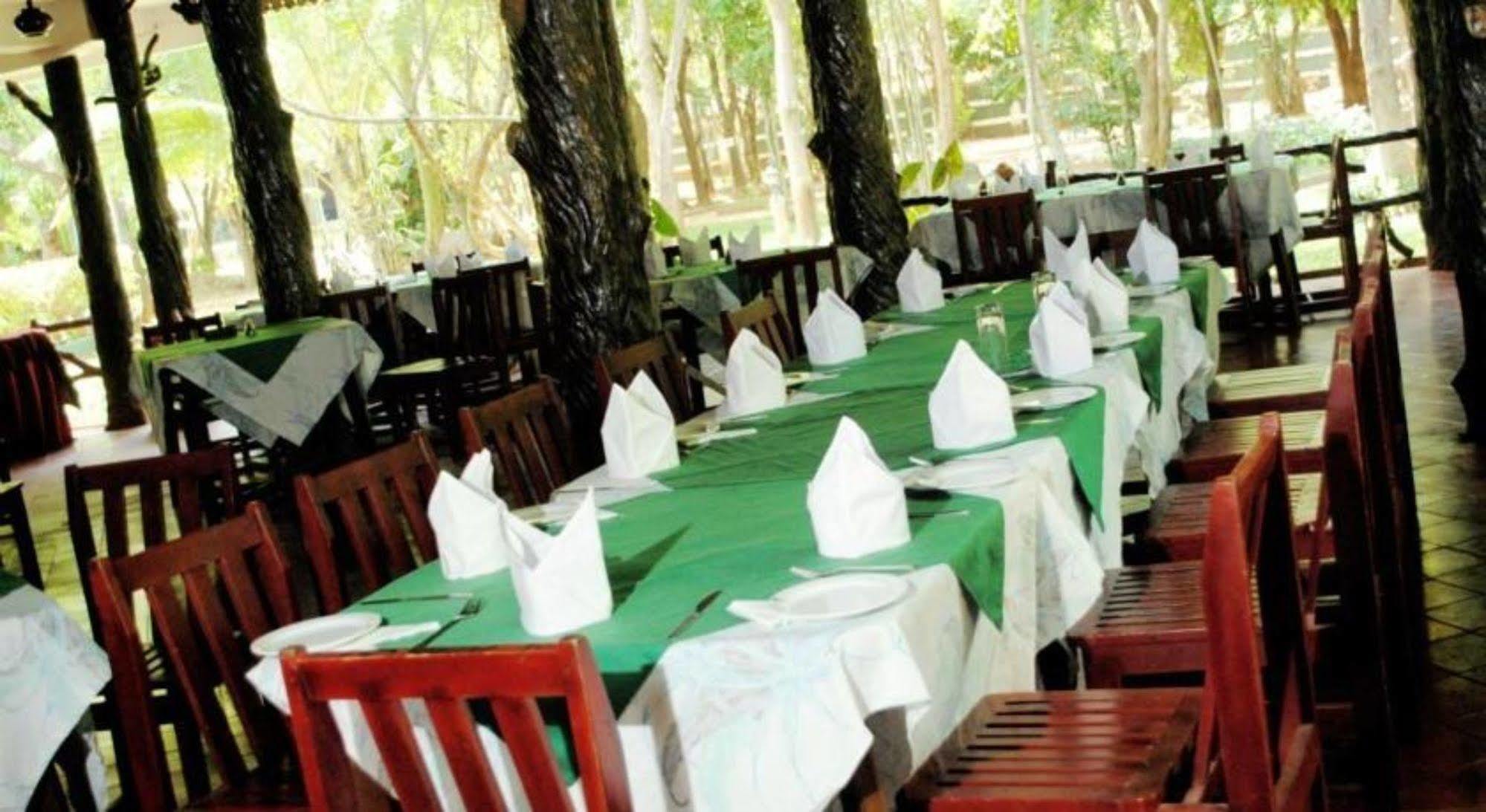 Hotel Eden Garden Σιγκιρίγια Εξωτερικό φωτογραφία