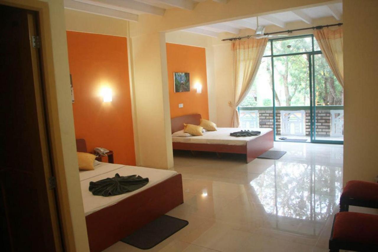 Hotel Eden Garden Σιγκιρίγια Εξωτερικό φωτογραφία