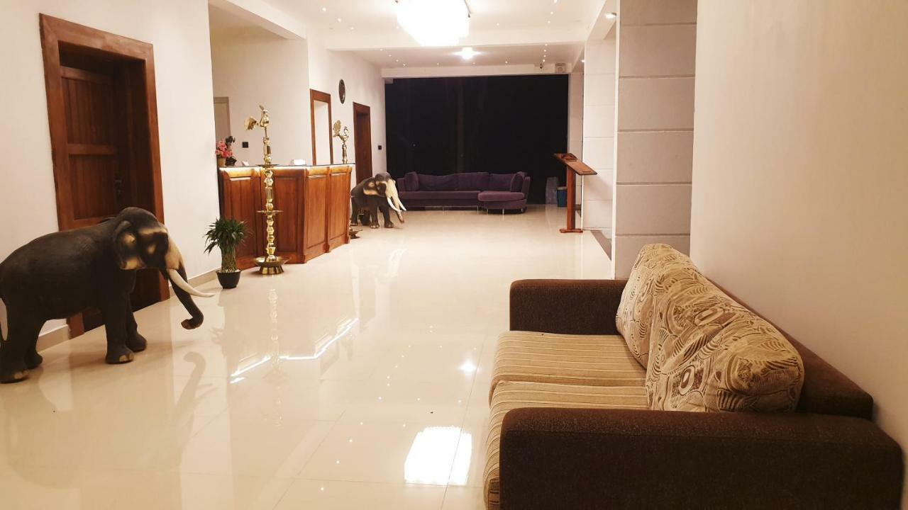 Hotel Eden Garden Σιγκιρίγια Εξωτερικό φωτογραφία