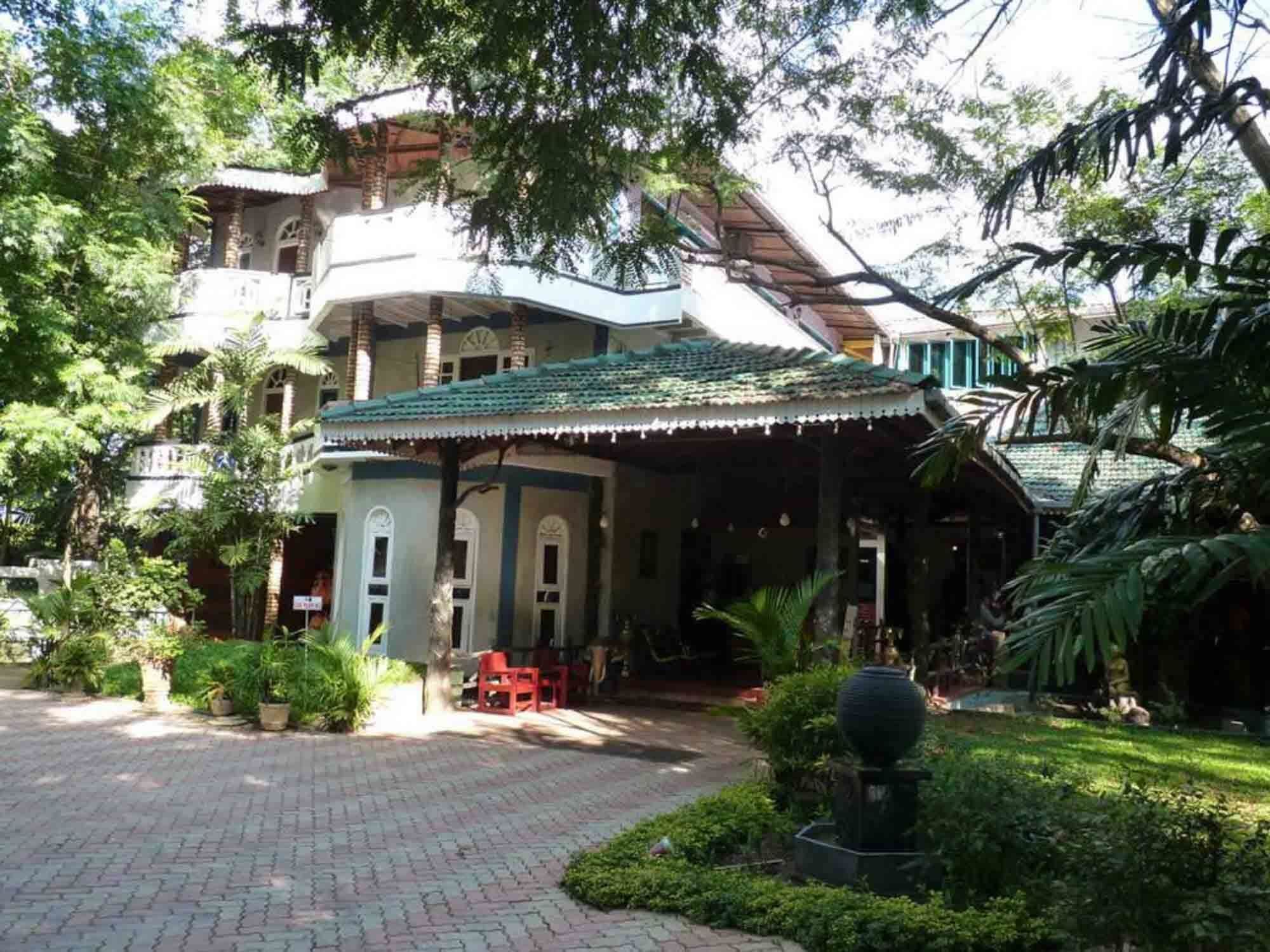 Hotel Eden Garden Σιγκιρίγια Εξωτερικό φωτογραφία